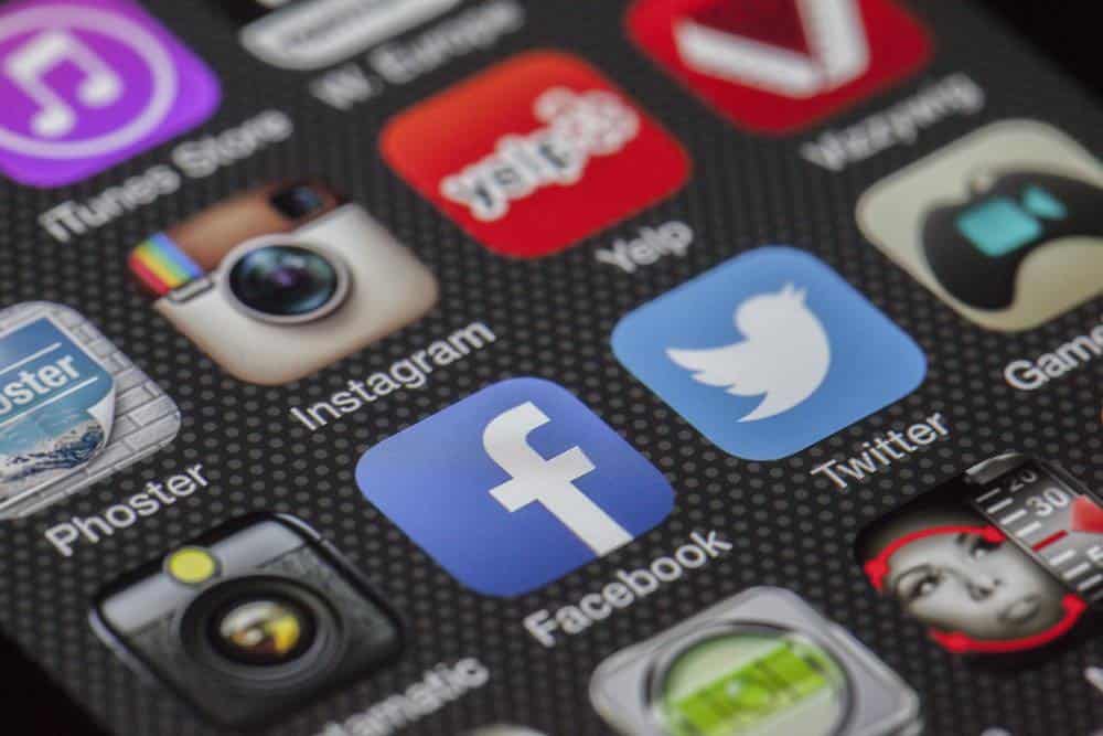 media sosial - 6 Cara Upgrade Keuangan Lewat Media Sosial, Pernah Memikirkannya?