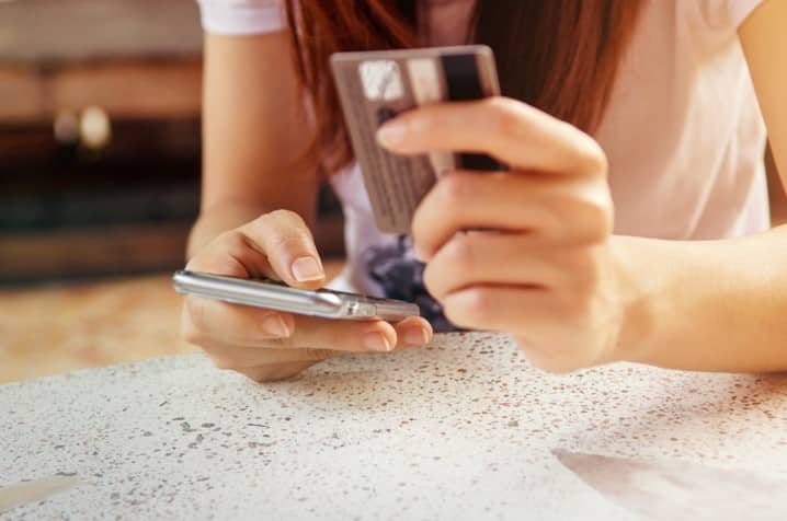 Kartu kredit memudahkan transaksi - 5 Pelajaran Tentang Kartu Kredit yang Jarang Dipahami Banyak Orang