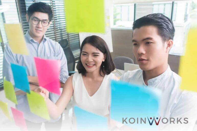 konten - kolaborasi karyawan - kantor (5) - 7 Alasan Penting Mengapa Anda Harus Selalu Mengembangkan Diri - 5 Alasan Introvert Bisa Menjadi Pemimpin Bisnis yang Luar Biasa - Lakukan 5 Langkah Ini untuk Mengembangkan Keterampilan Analitis