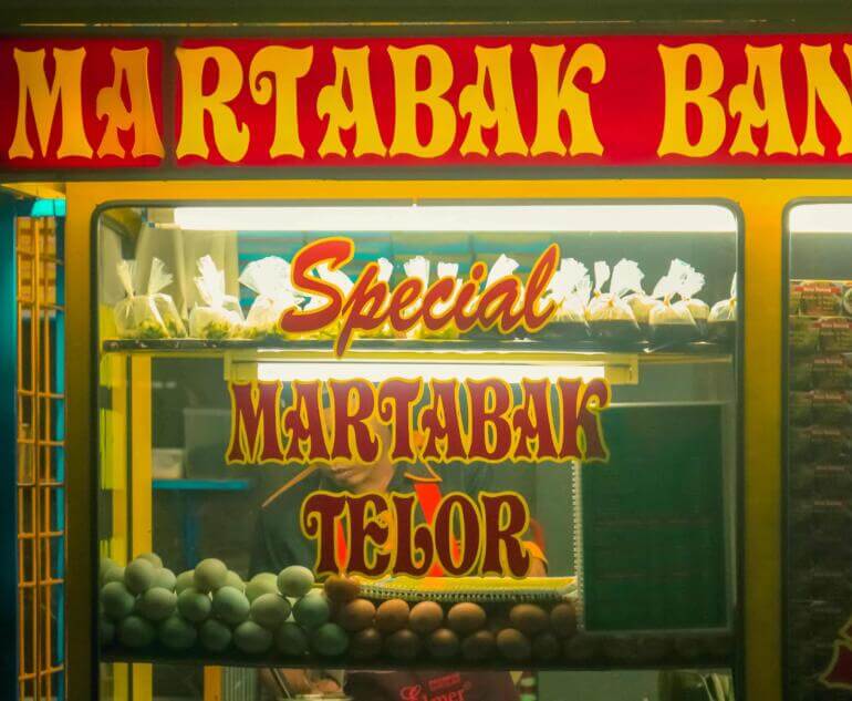 menarik konsumen baru bisnis martabak bisa dilakukan dengan promosi melalui media sosial