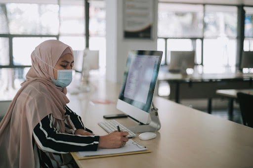 Strategi Mengatasi Penurunan Penjualan dalam Bisnis Hijab