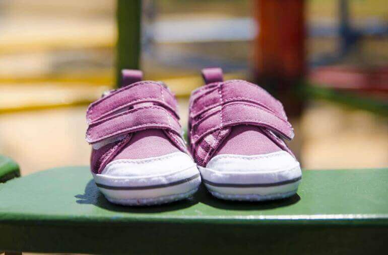 5 Cara Membangun Keterikatan Emosi Konsumen Bisnis Sepatu Anak