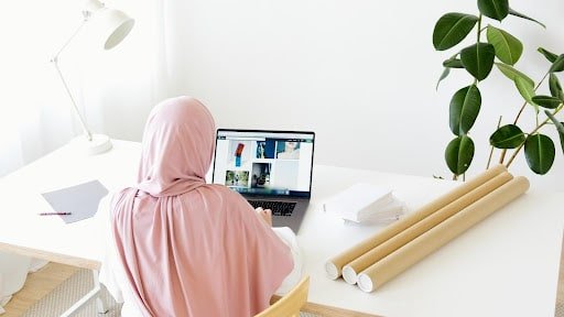 Faktor-Faktor agar Konsumen Tertarik Membeli Produk Hijab