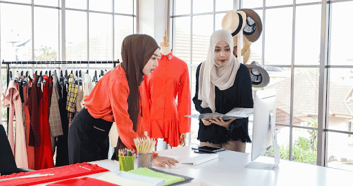 Cara Mengembangkan Bisnis Model Hijab, Simak Ini!