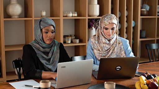 7 Peran Penting Customer Service Bisnis Hijab