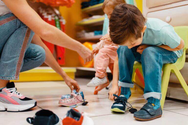 Pentingnya Peran Customer Service di Bisnis Sepatu Anak