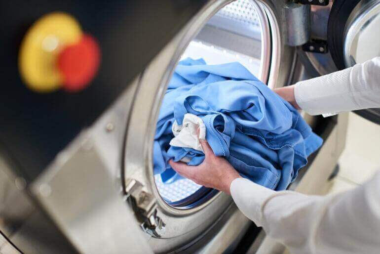 4 Cara Mendapatkan Ulasan Positif untuk Bisnis Laundry